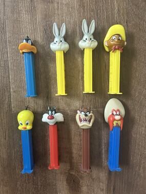 Looney Tunes Vintage Pez Dispensers Set of 8